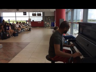 the pianist at the airport plays for elise in 12 different styles and music from the titanic